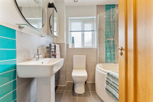 Main Bathroom- click for photo gallery